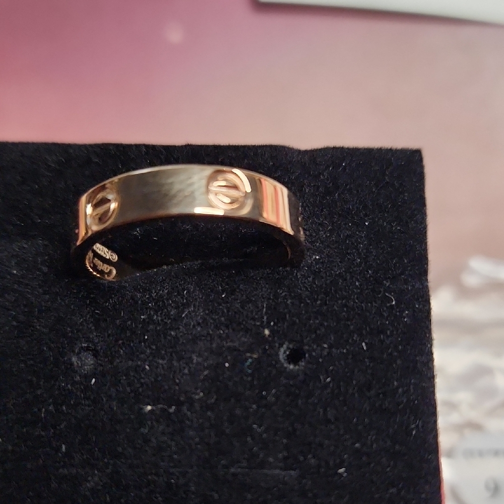 Elegant Gold Women's Ring